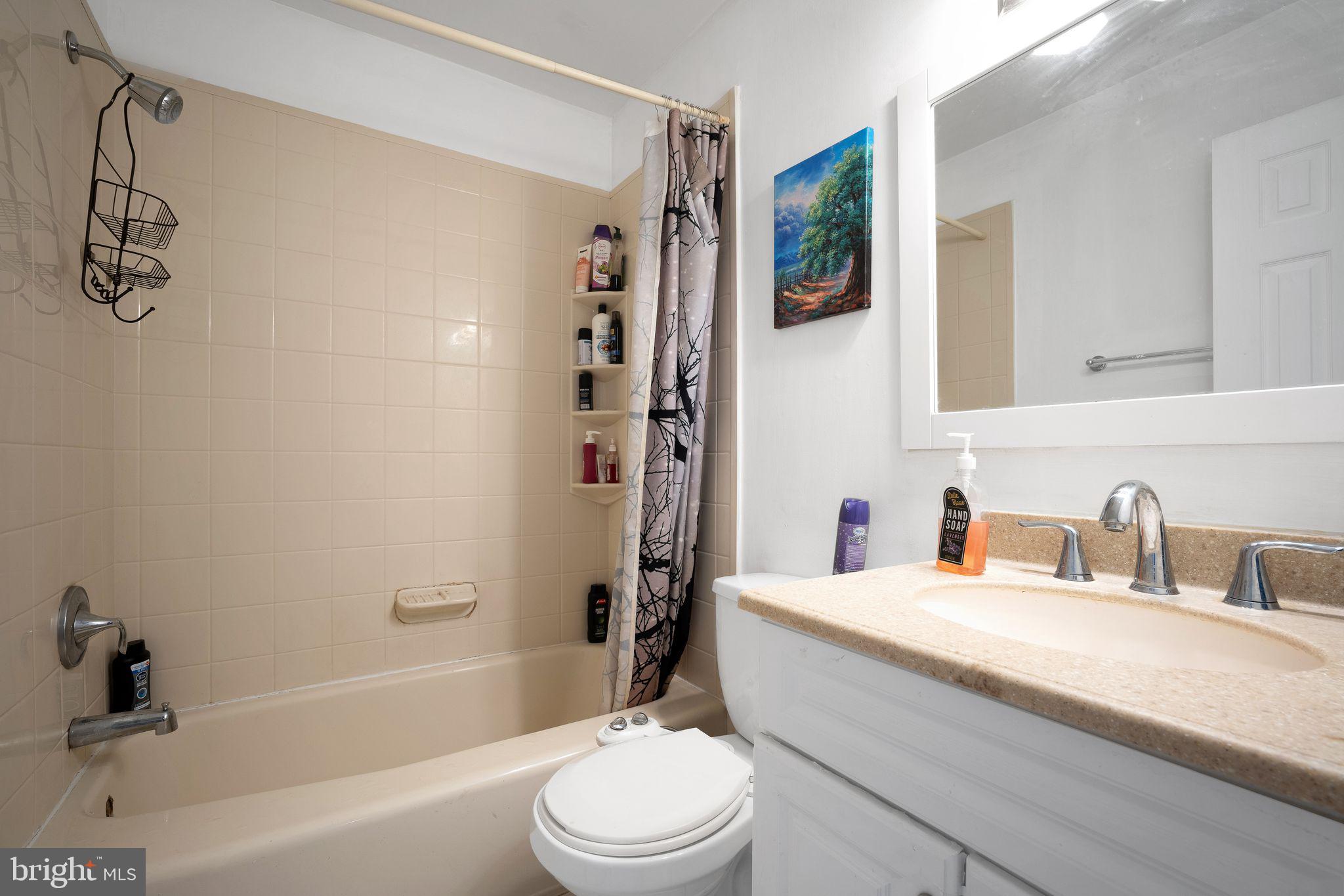 LONDON TOWNE - Residential