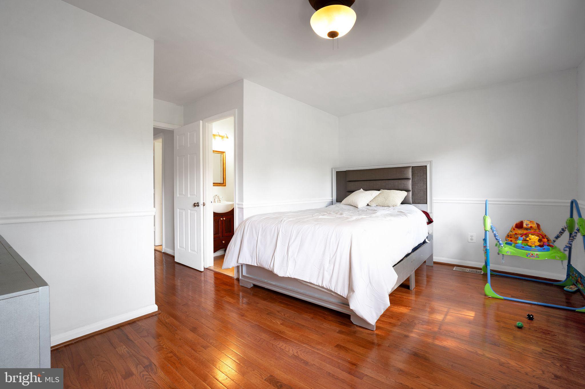 LONDON TOWNE - Residential