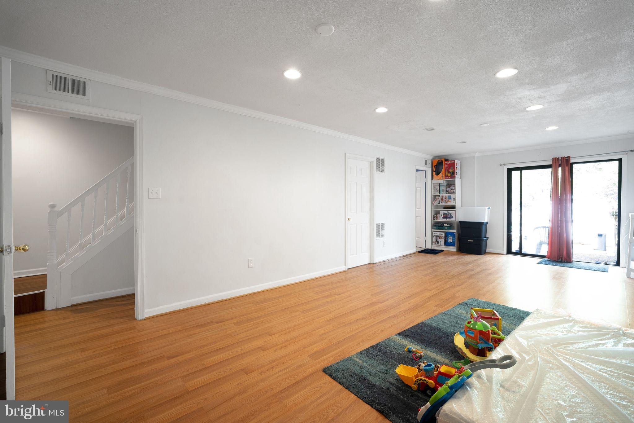 LONDON TOWNE - Residential