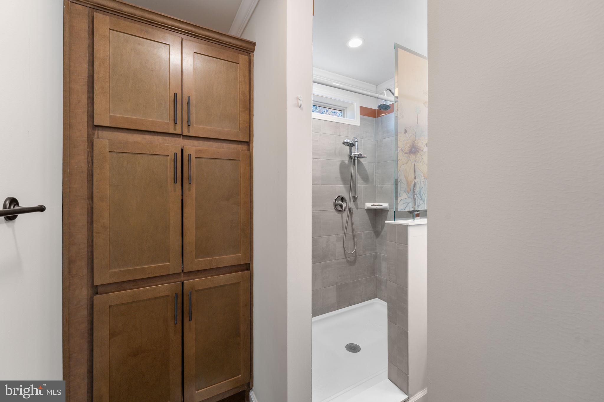 VILLAGE GREEN - Residential