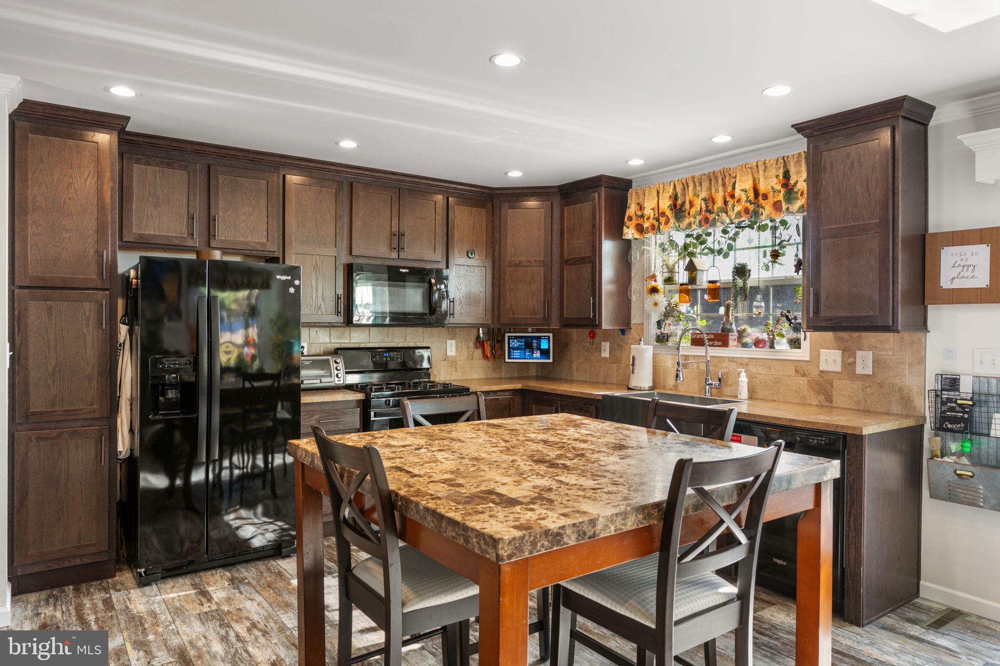 VILLAGE GREEN - Residential