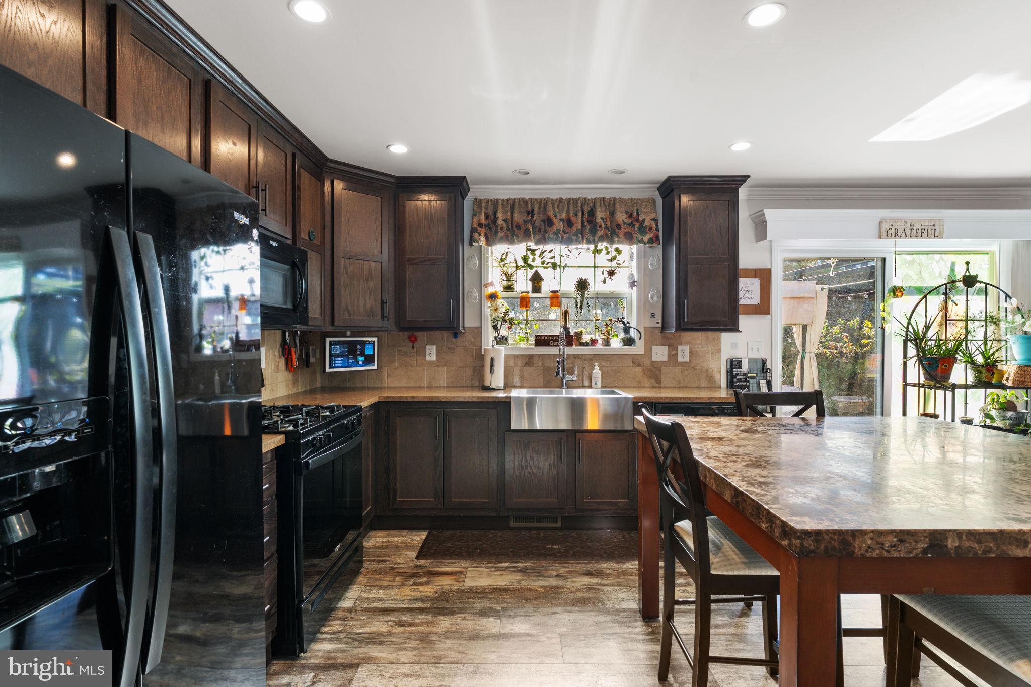 VILLAGE GREEN - Residential