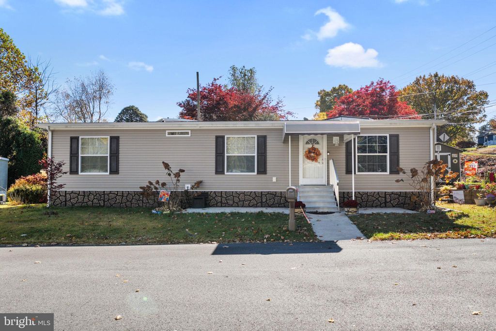 Photo of 190 Lake Drive, MEDIA, PA 19063 (MLS # PADE2103342)