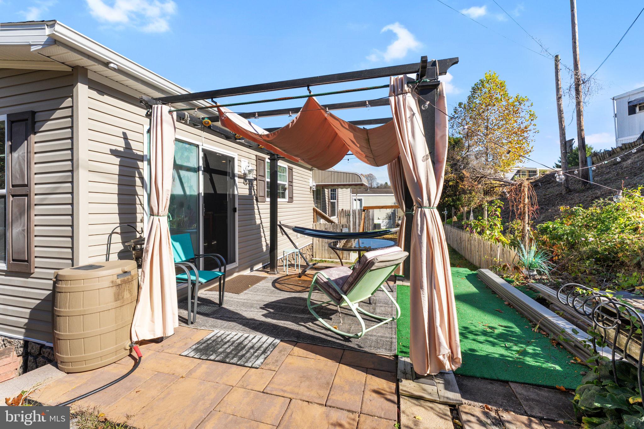 VILLAGE GREEN - Residential