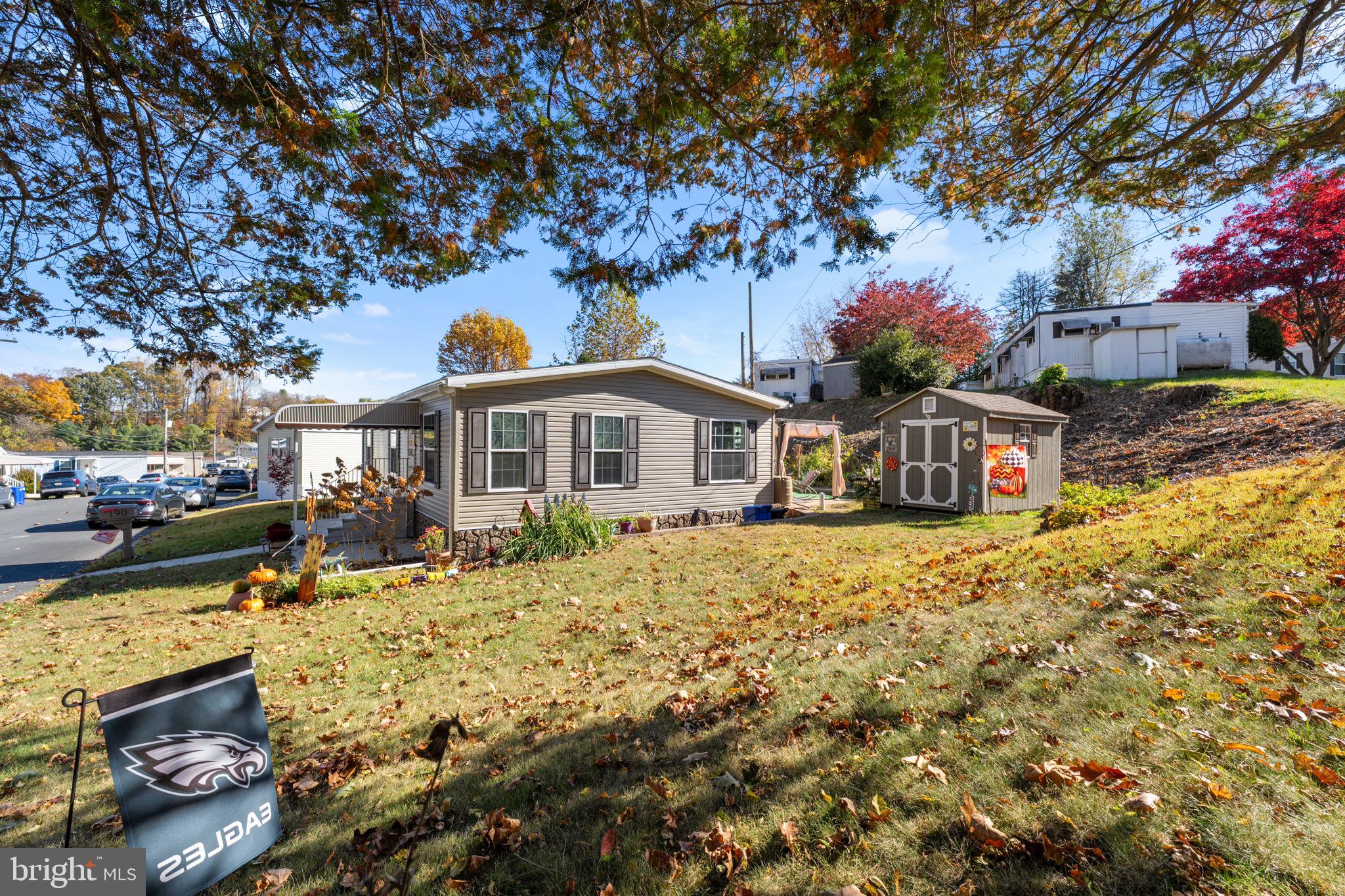 VILLAGE GREEN - Residential