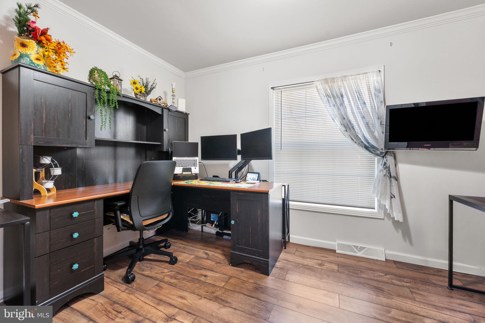 VILLAGE GREEN - Residential