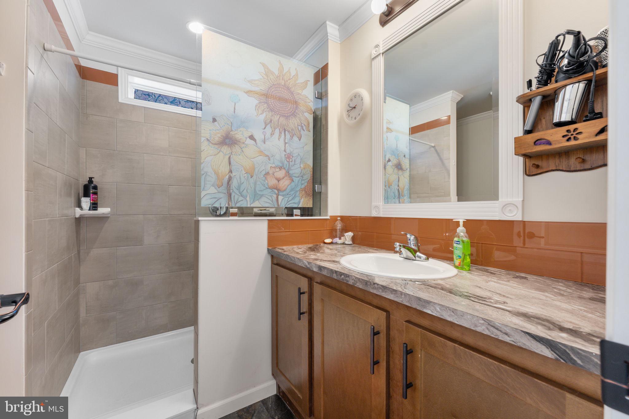 VILLAGE GREEN - Residential