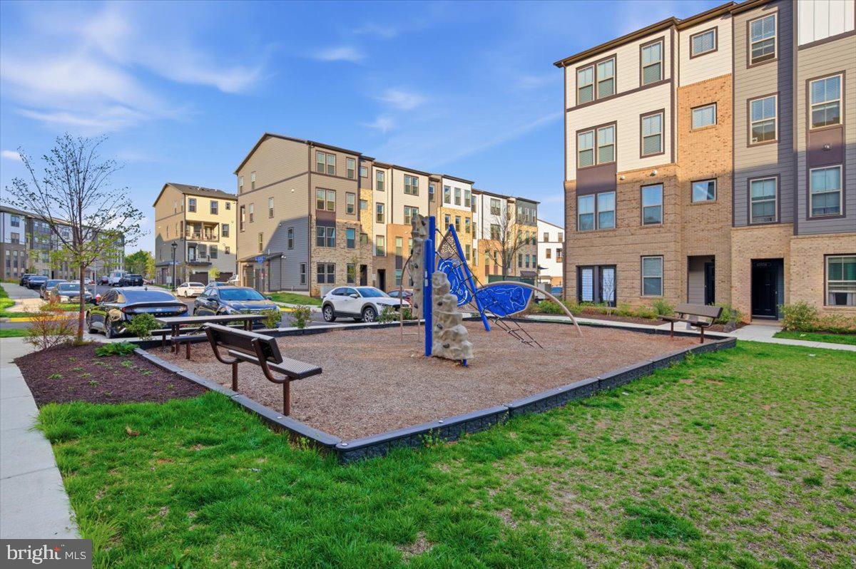 REGAL CHASE - Residential