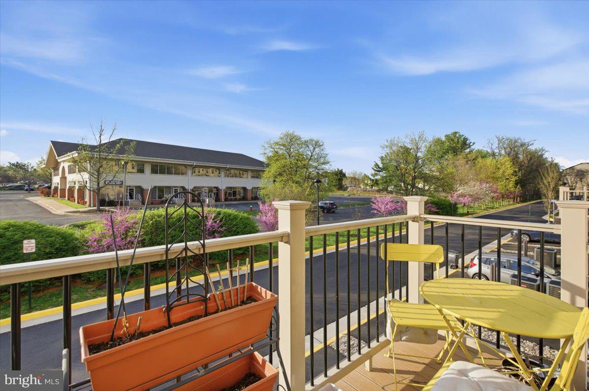 REGAL CHASE - Residential