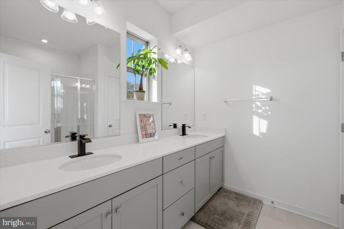 REGAL CHASE - Residential