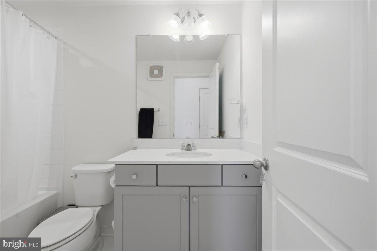 REGAL CHASE - Residential