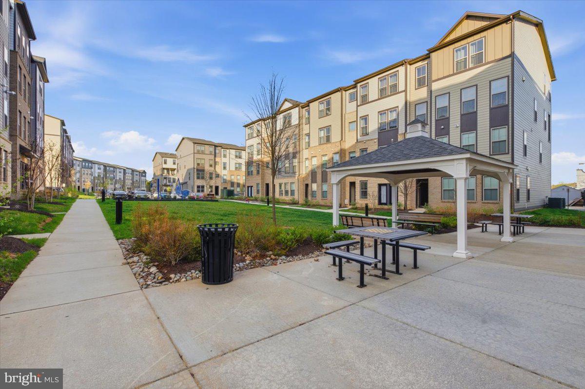 REGAL CHASE - Residential