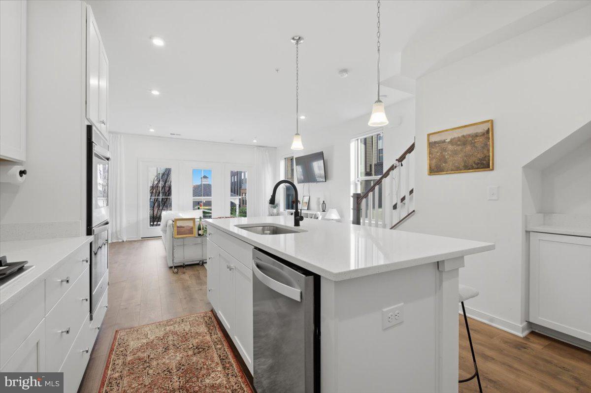 REGAL CHASE - Residential