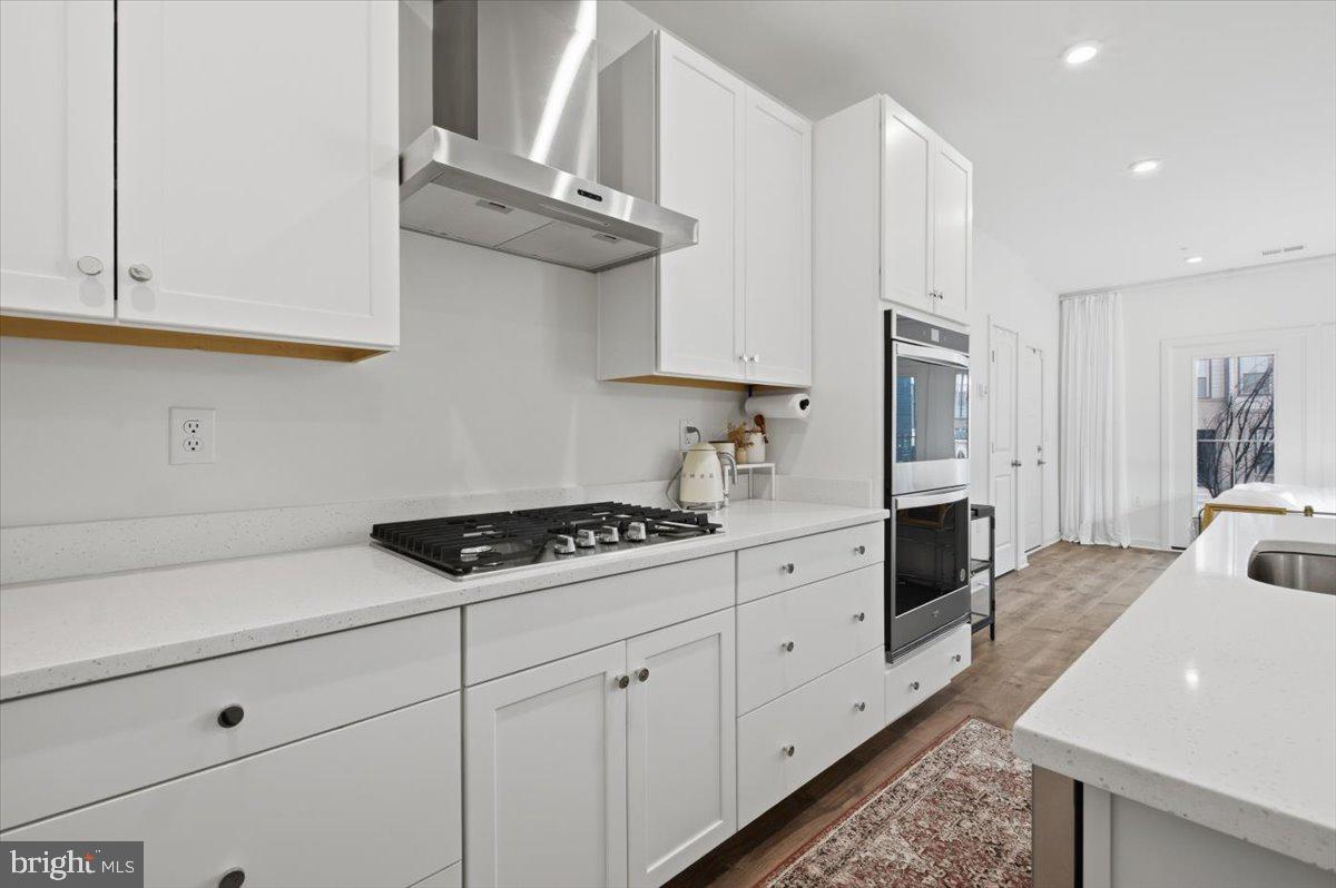 REGAL CHASE - Residential