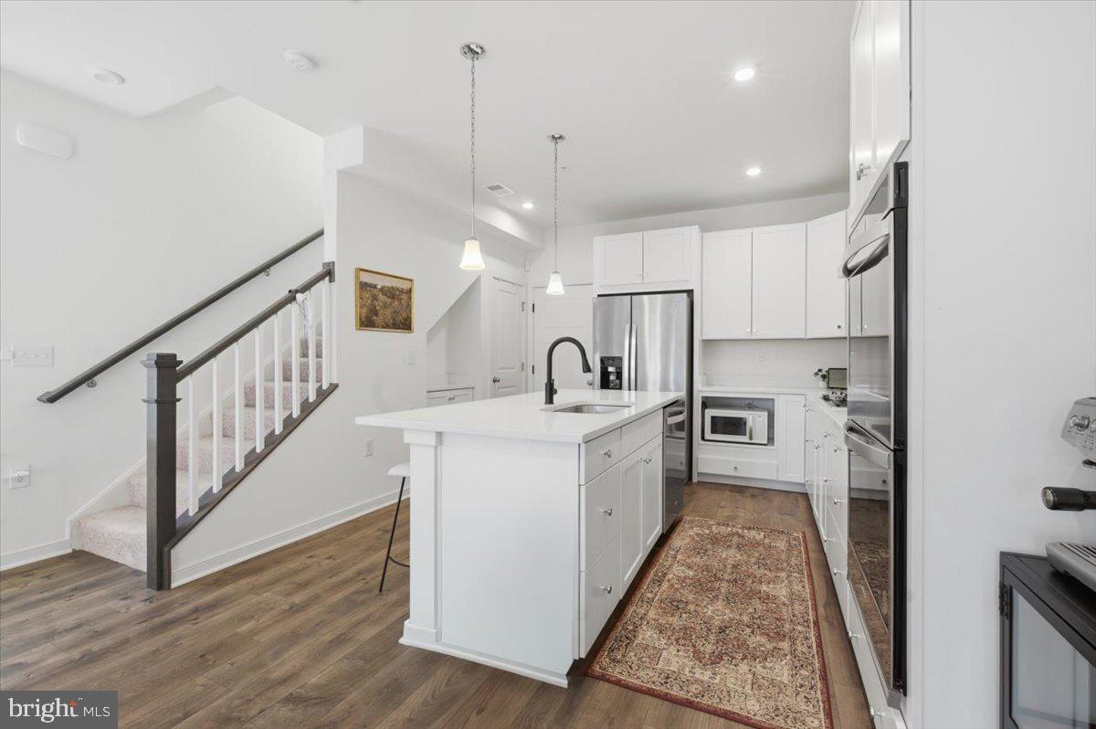 REGAL CHASE - Residential