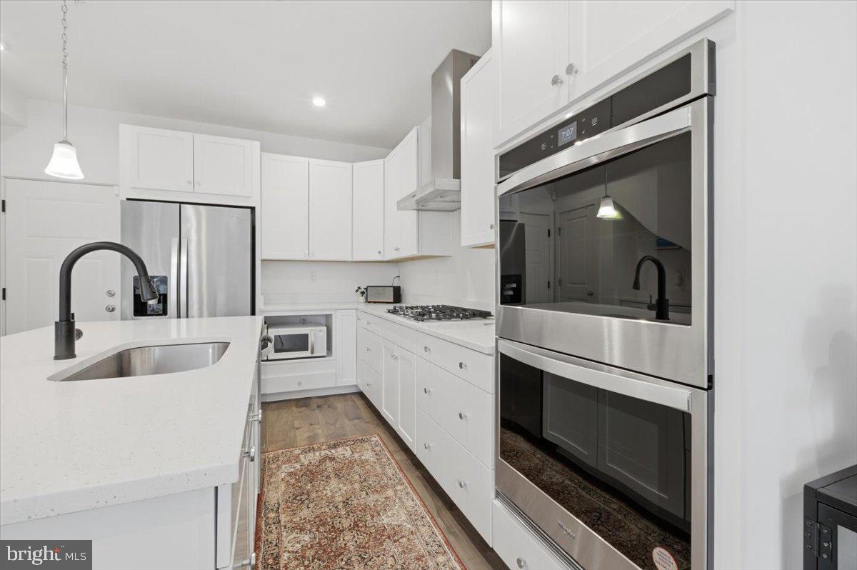 REGAL CHASE - Residential