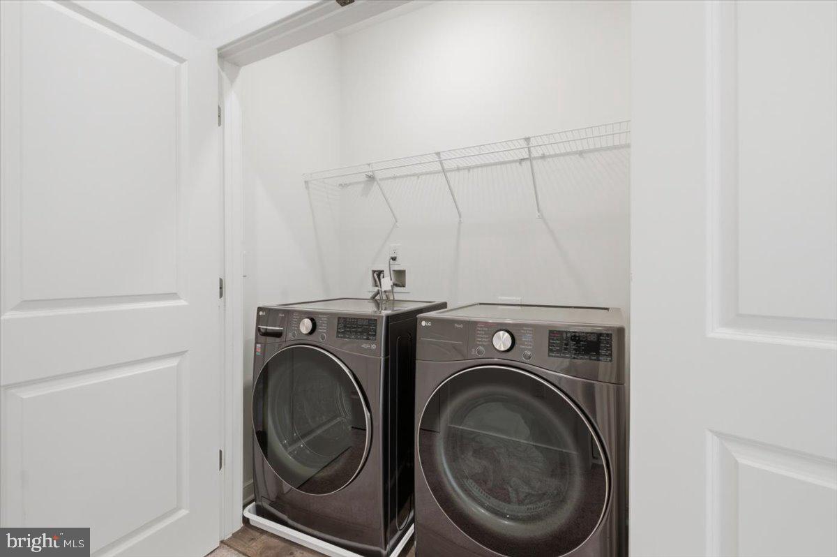 REGAL CHASE - Residential