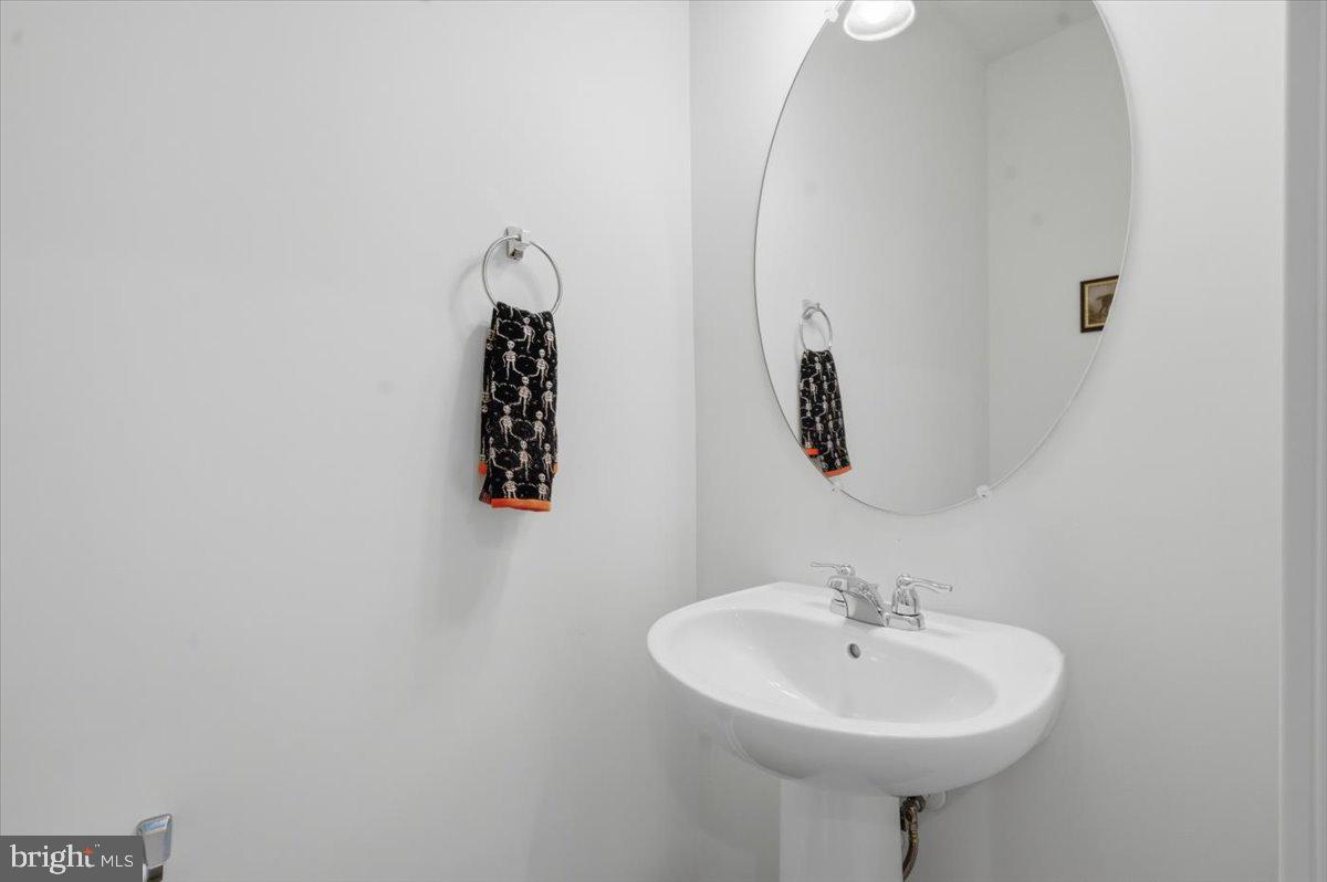 REGAL CHASE - Residential