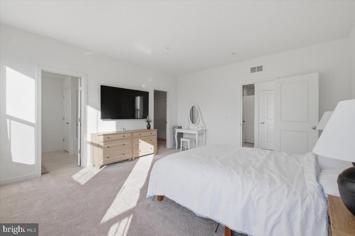 REGAL CHASE - Residential