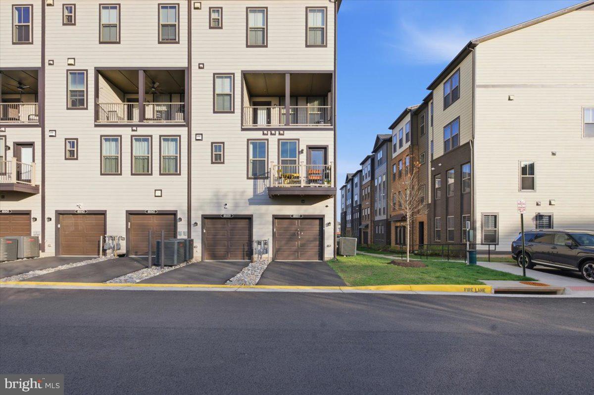 REGAL CHASE - Residential