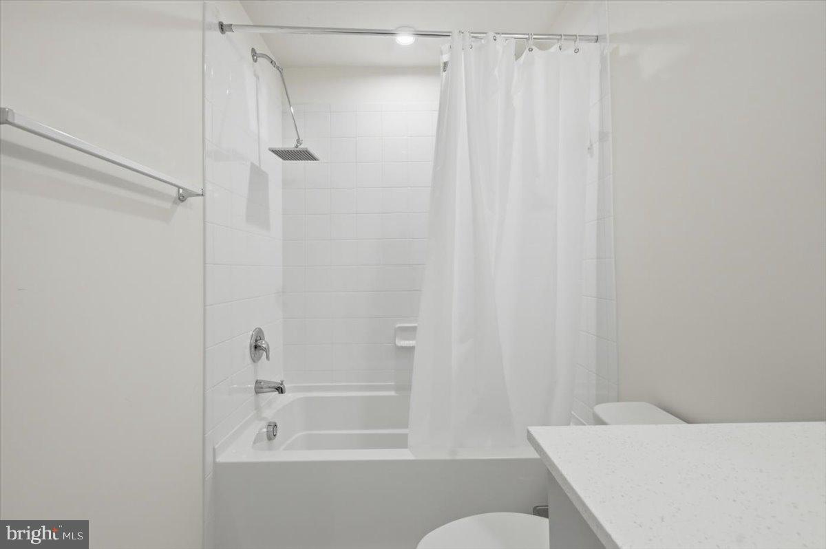 REGAL CHASE - Residential