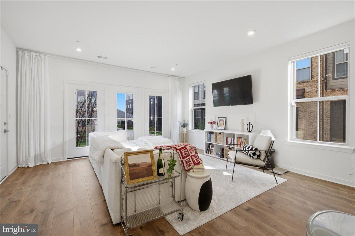 REGAL CHASE - Residential