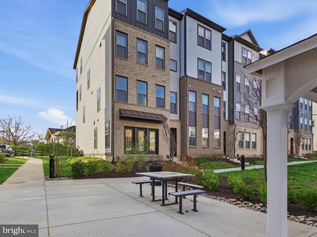 REGAL CHASE - Residential