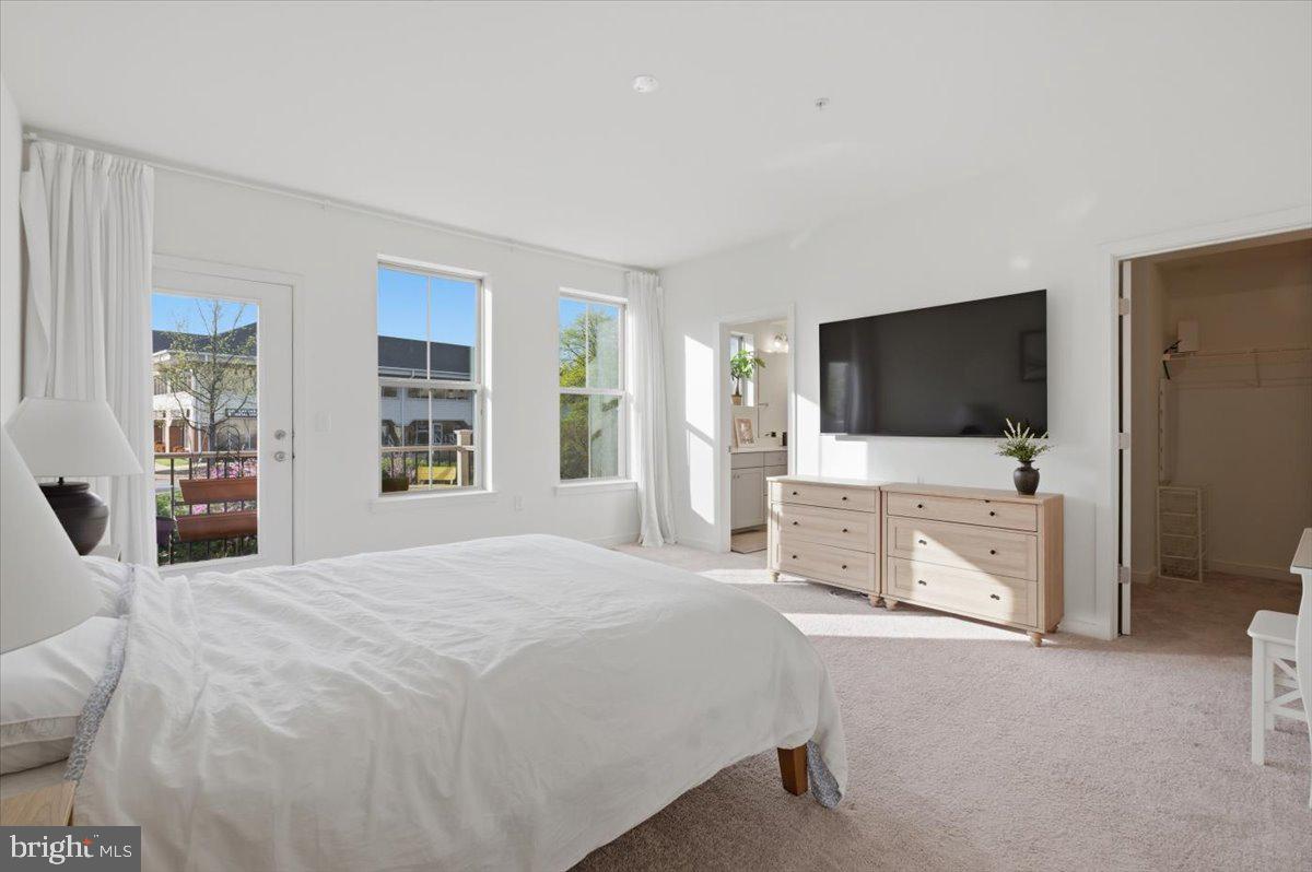 REGAL CHASE - Residential