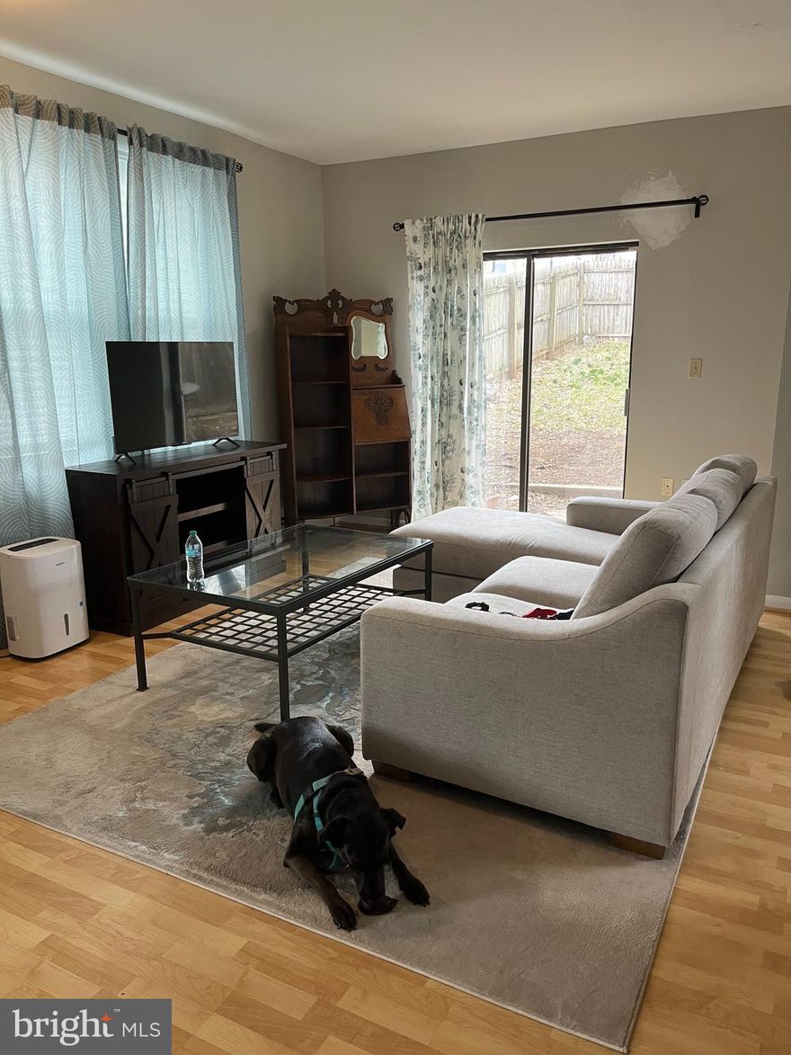 Must see in the heart of Conshohocken. This bright 2 large bedroom town home boasts spacious living space, fenced in yard and a large well equipped kitchen with a full size washing machine and dryer. Walking distance to downtown Conshohocken restaurants and shops. Make your appointment now while it's still available.