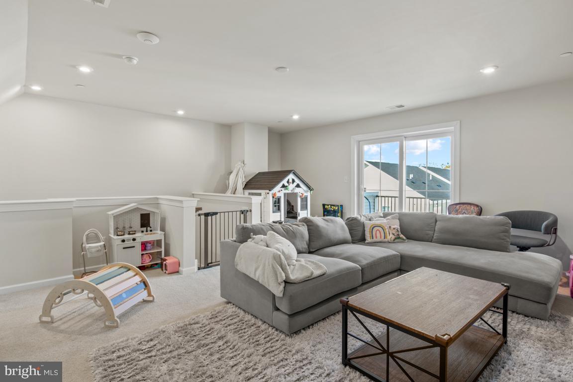 STEELPOINTE - Residential