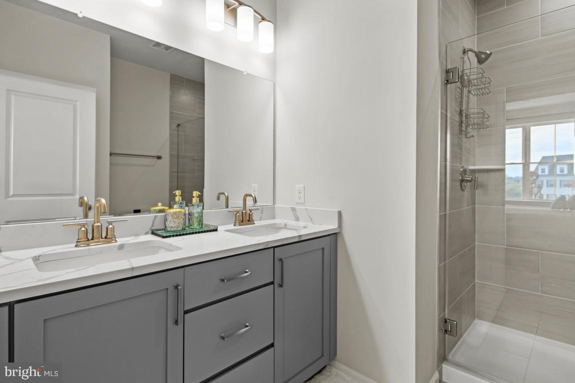 STEELPOINTE - Residential