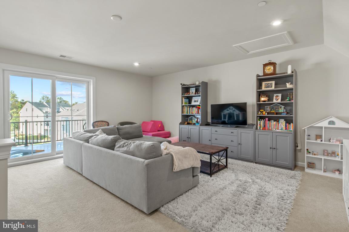 STEELPOINTE - Residential