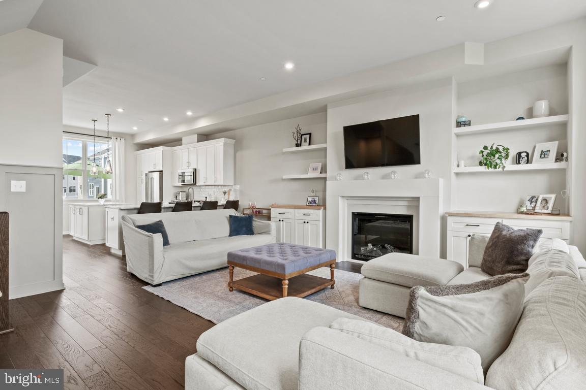 STEELPOINTE - Residential