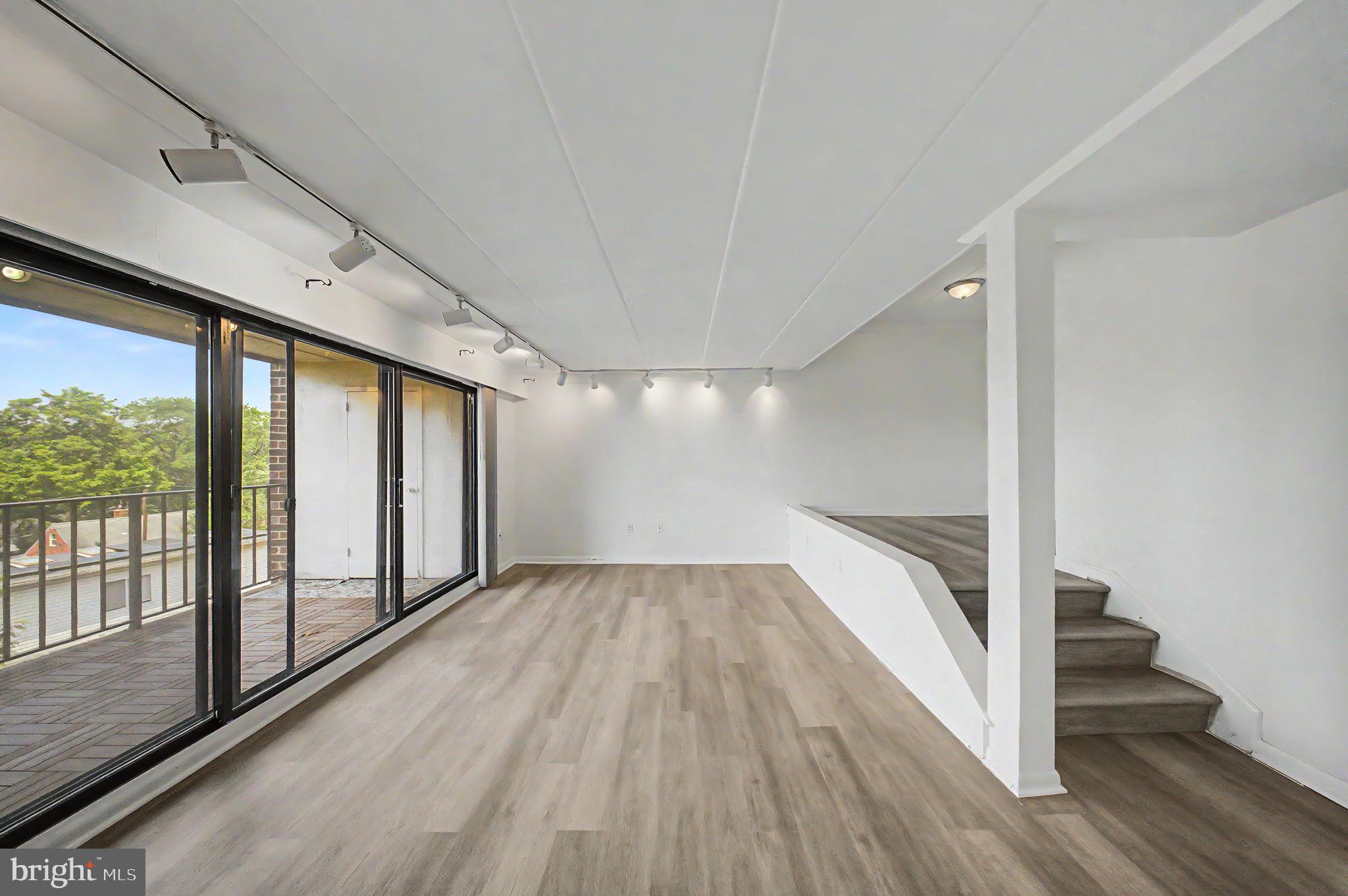 112 ROBERTS LANE 300
