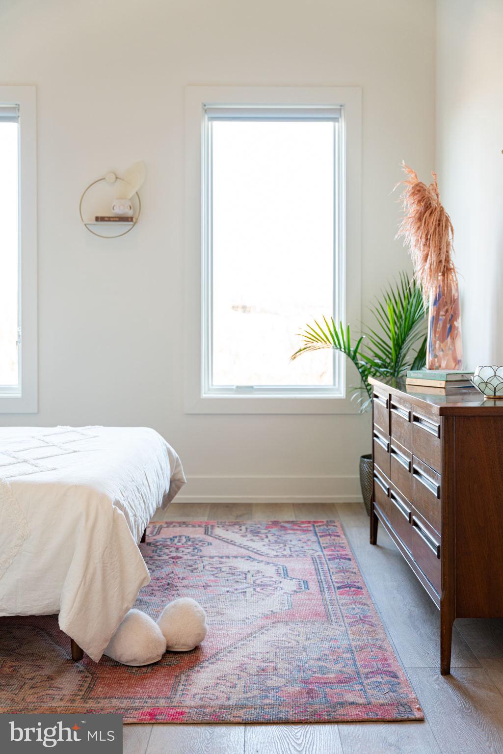 SQUIRREL HILL - Residential Lease