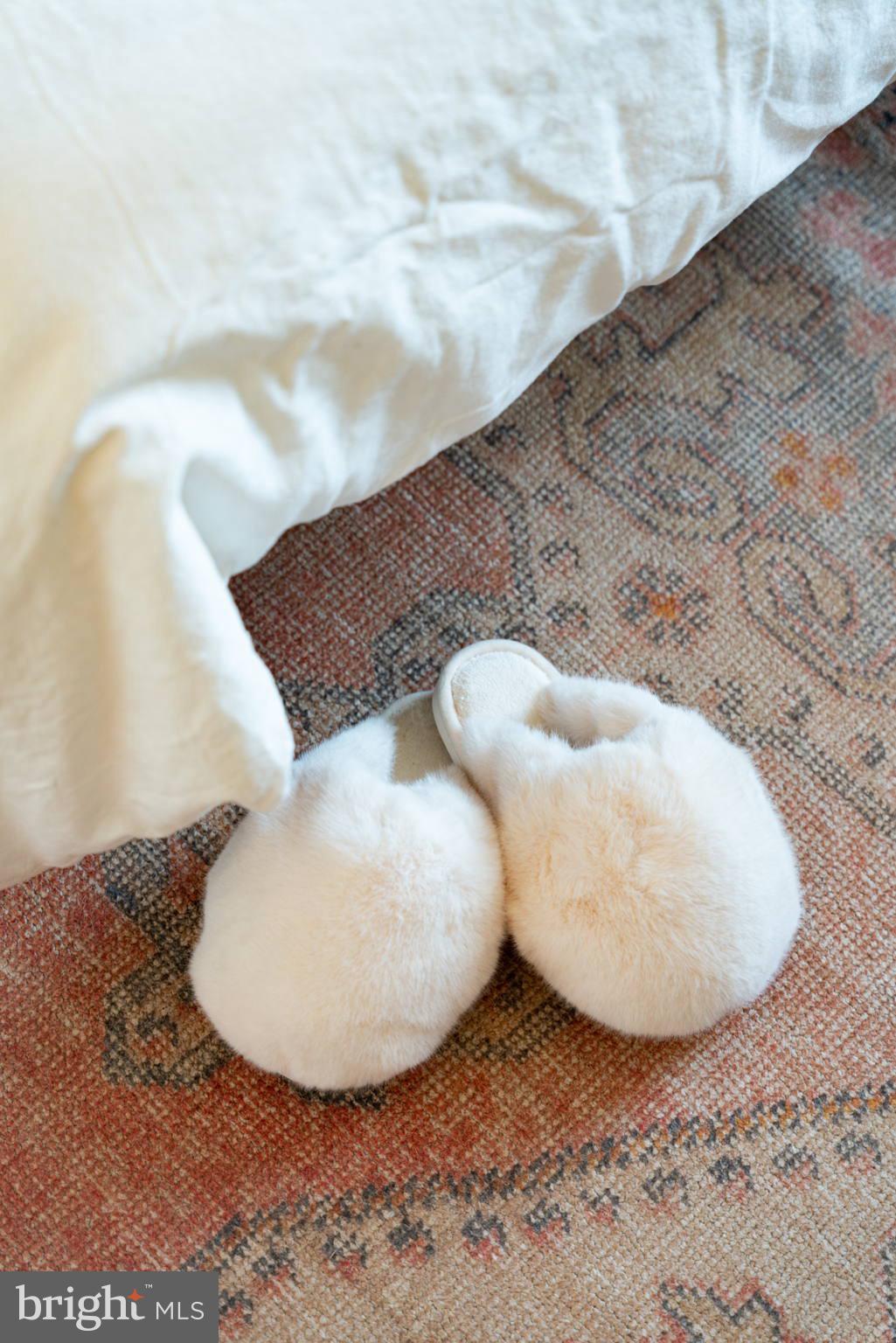 SQUIRREL HILL - Residential Lease