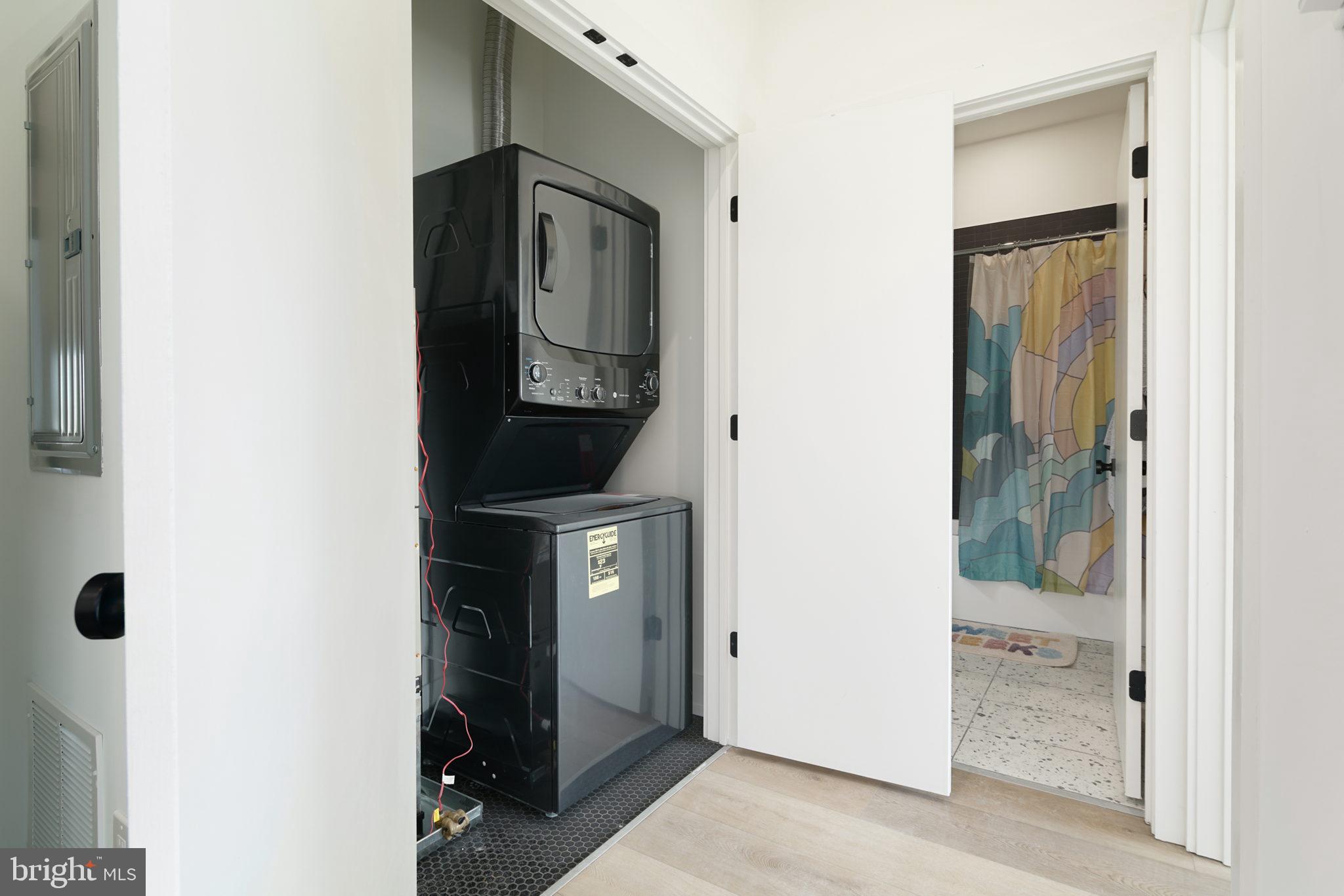 SQUIRREL HILL - Residential Lease