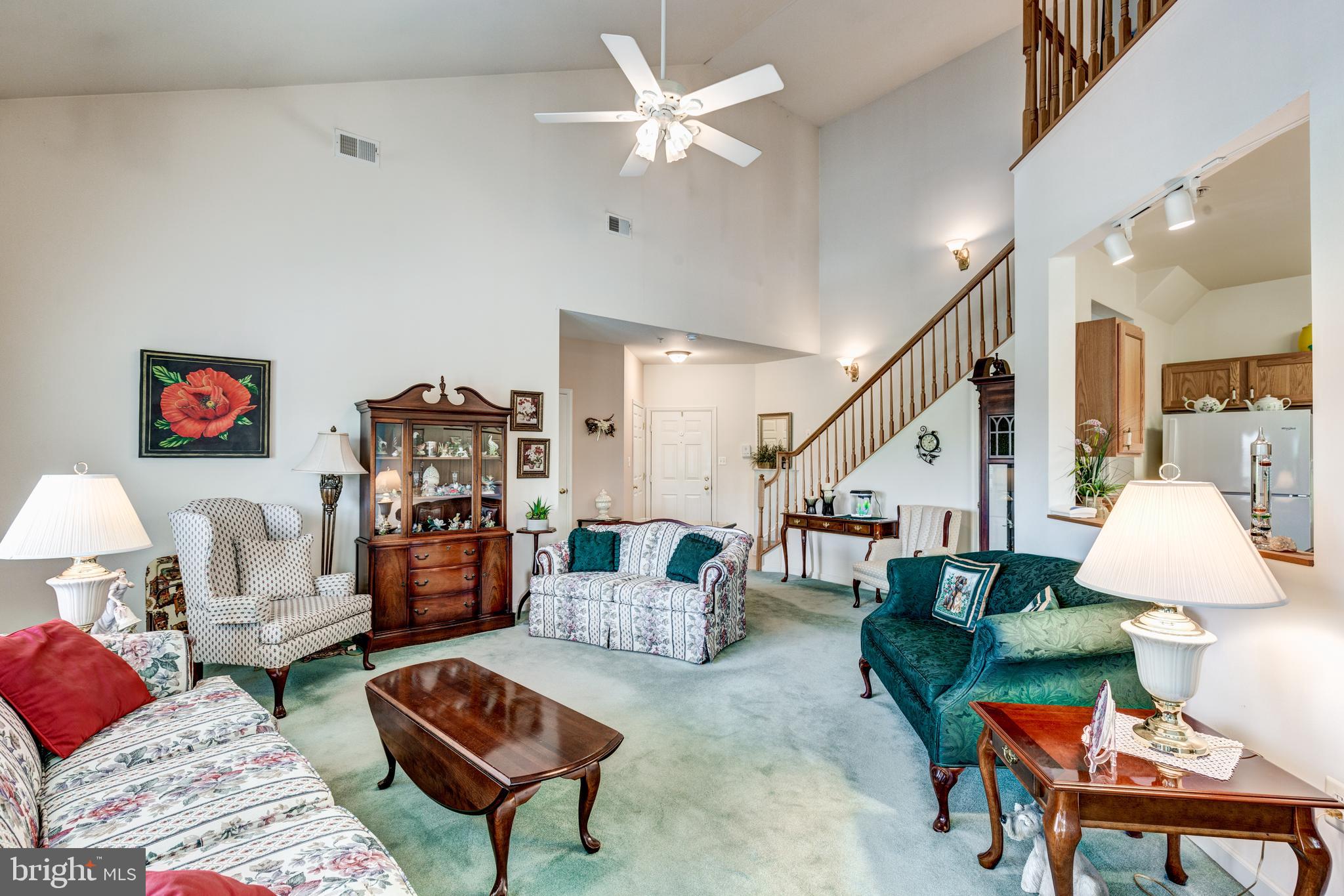 HAMPTON COURT - Residential