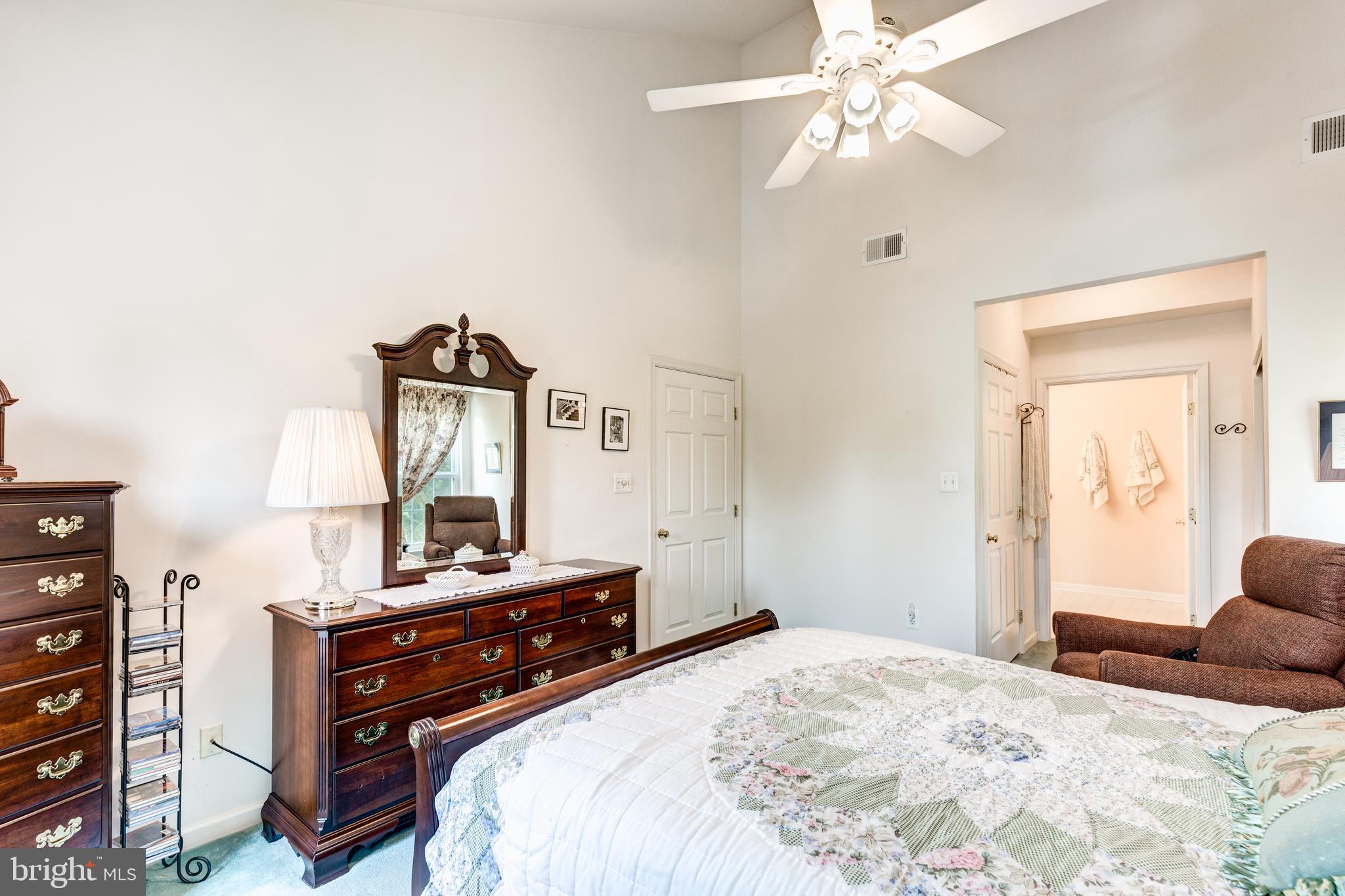 HAMPTON COURT - Residential