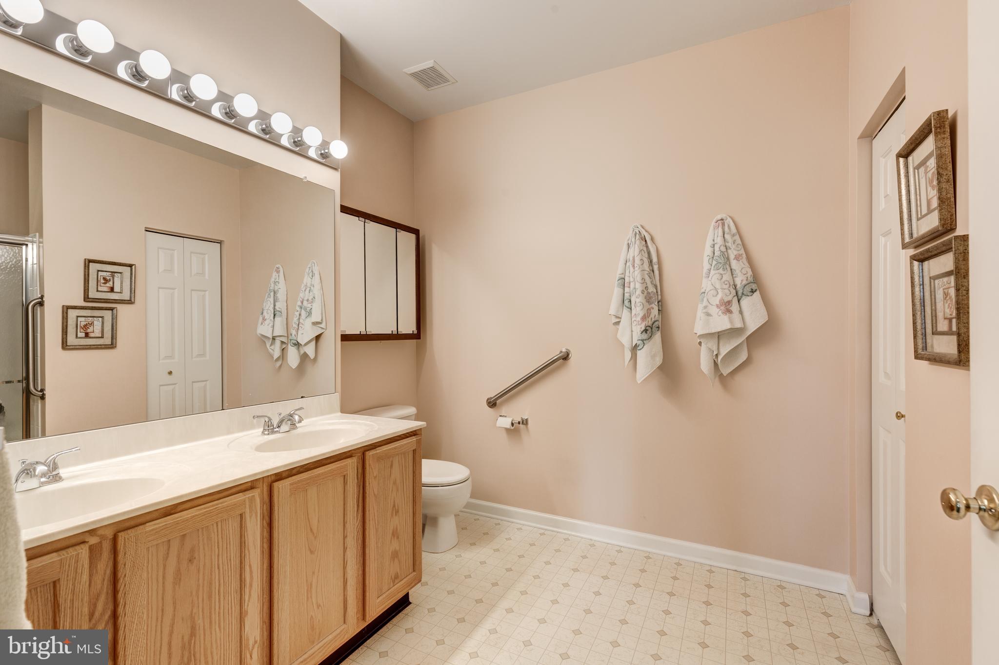 HAMPTON COURT - Residential