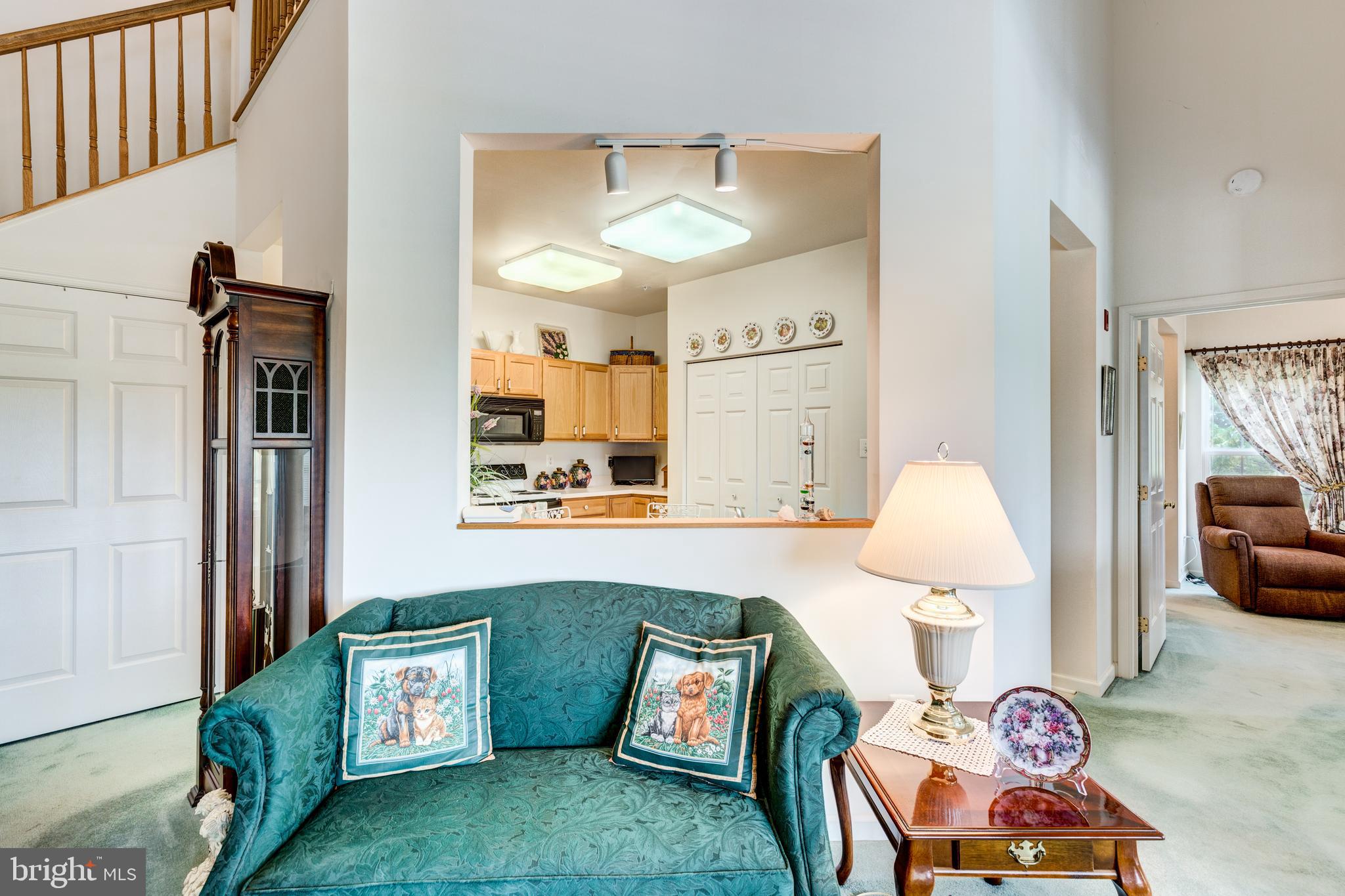 HAMPTON COURT - Residential