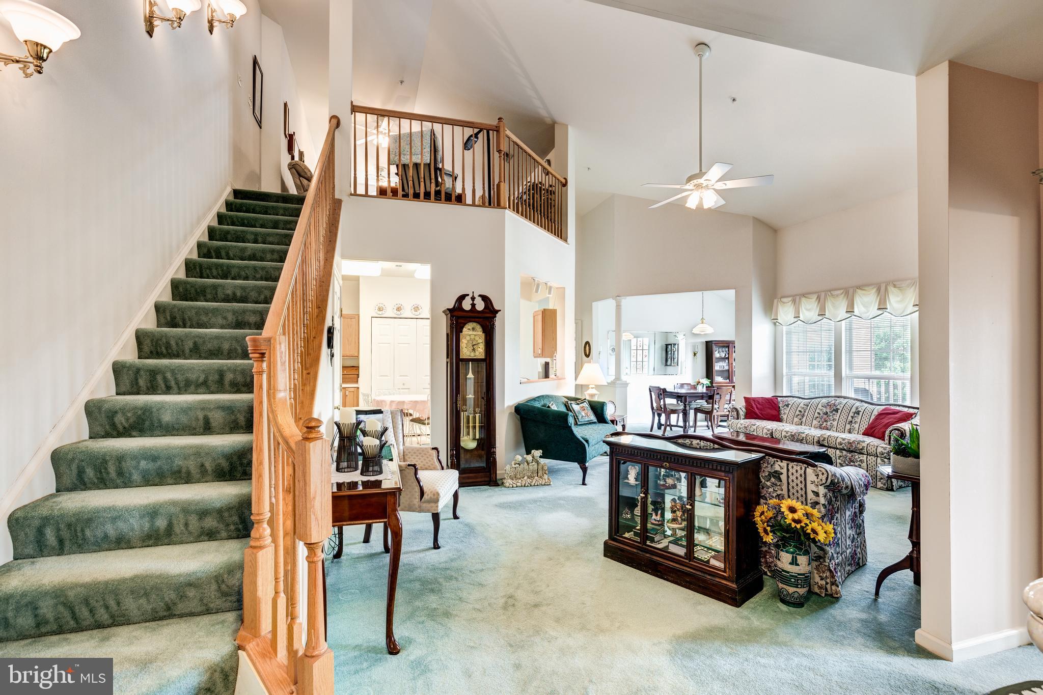 HAMPTON COURT - Residential