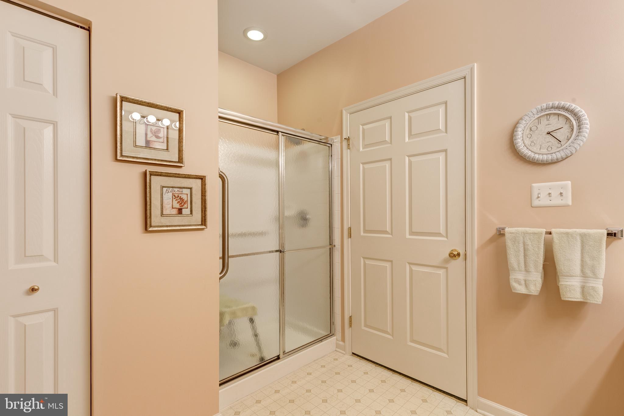 HAMPTON COURT - Residential