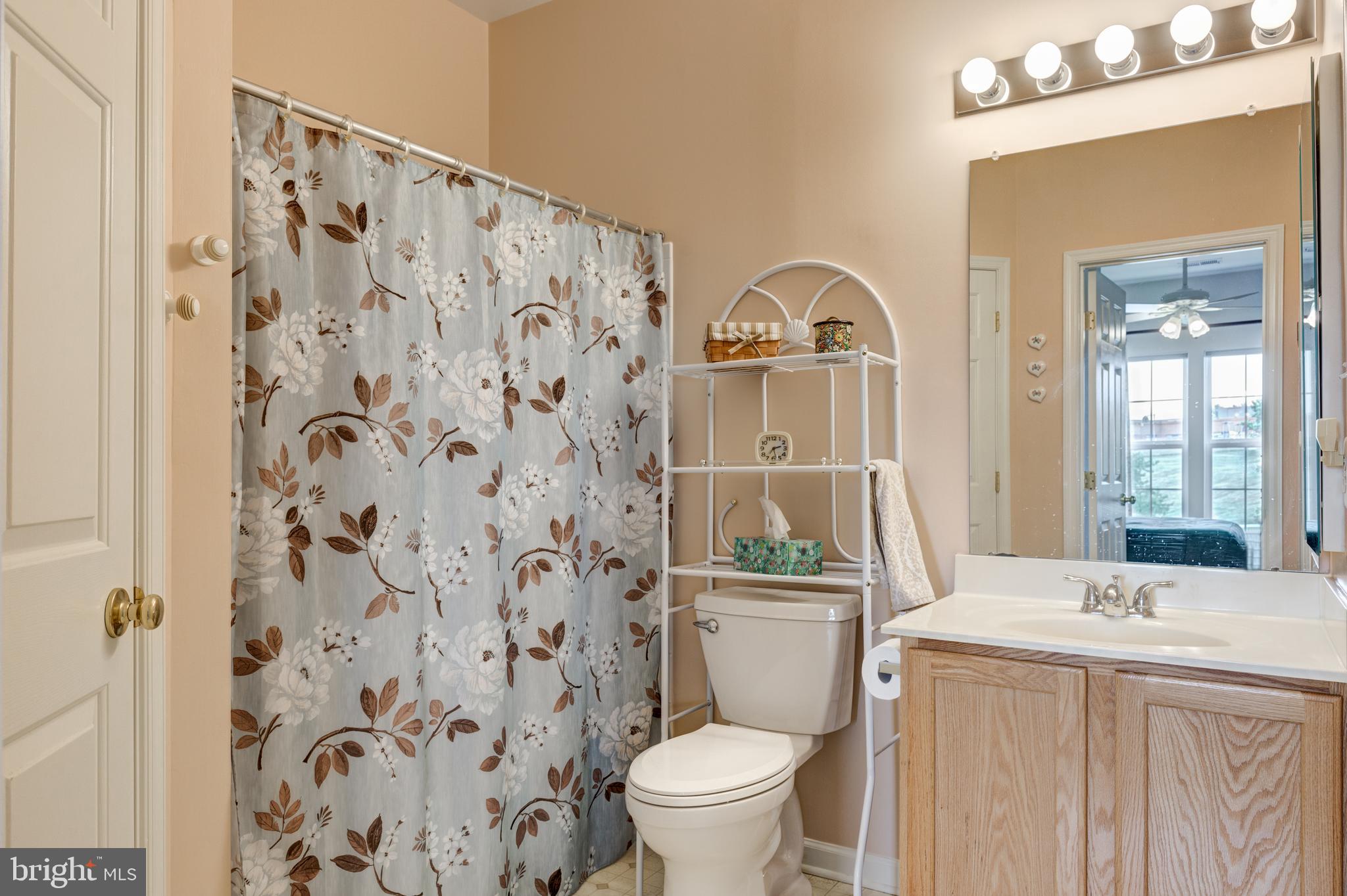 HAMPTON COURT - Residential