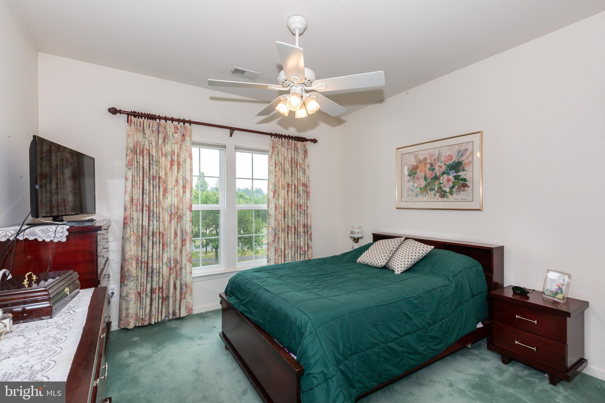 HAMPTON COURT - Residential