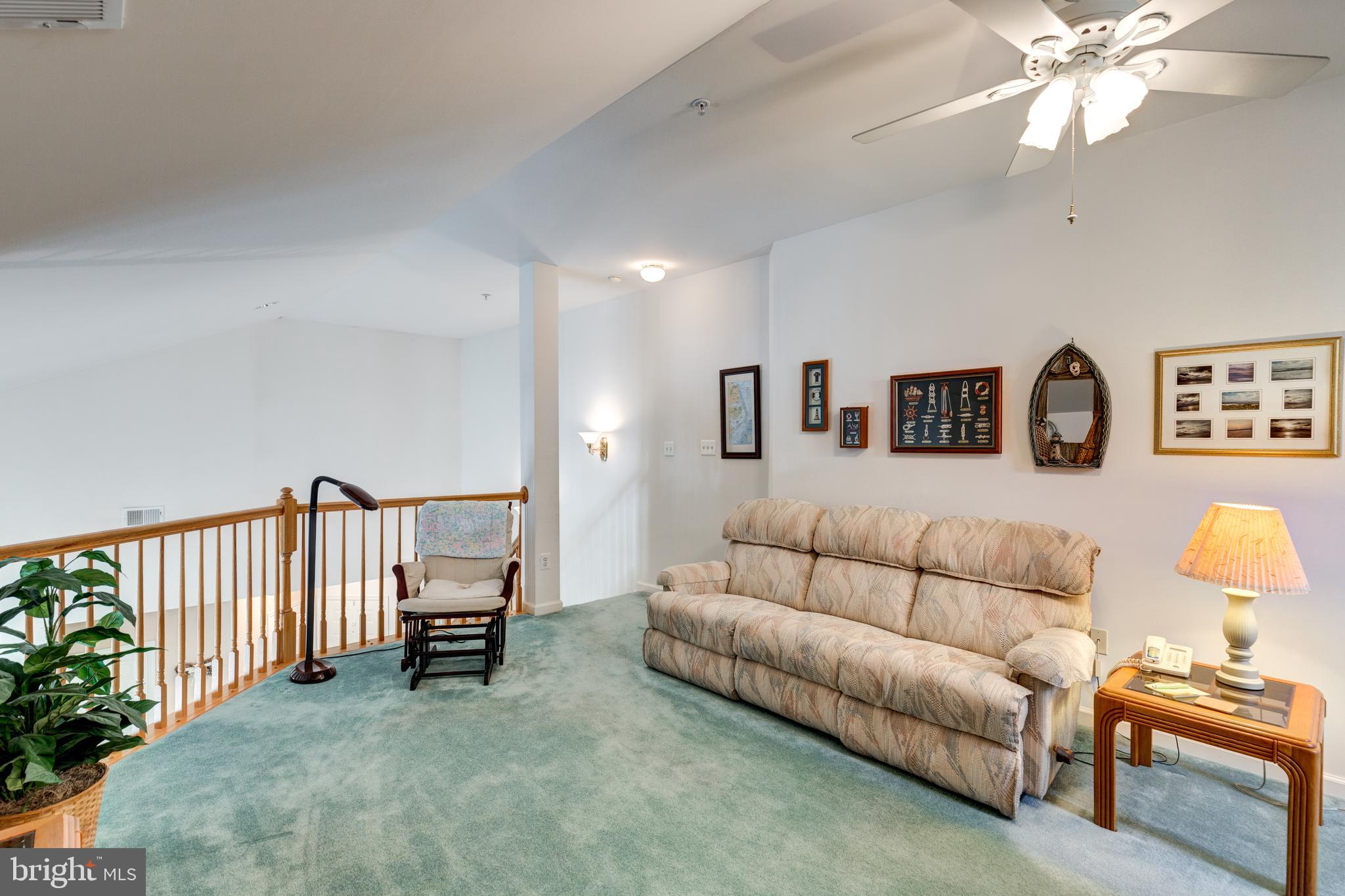 HAMPTON COURT - Residential