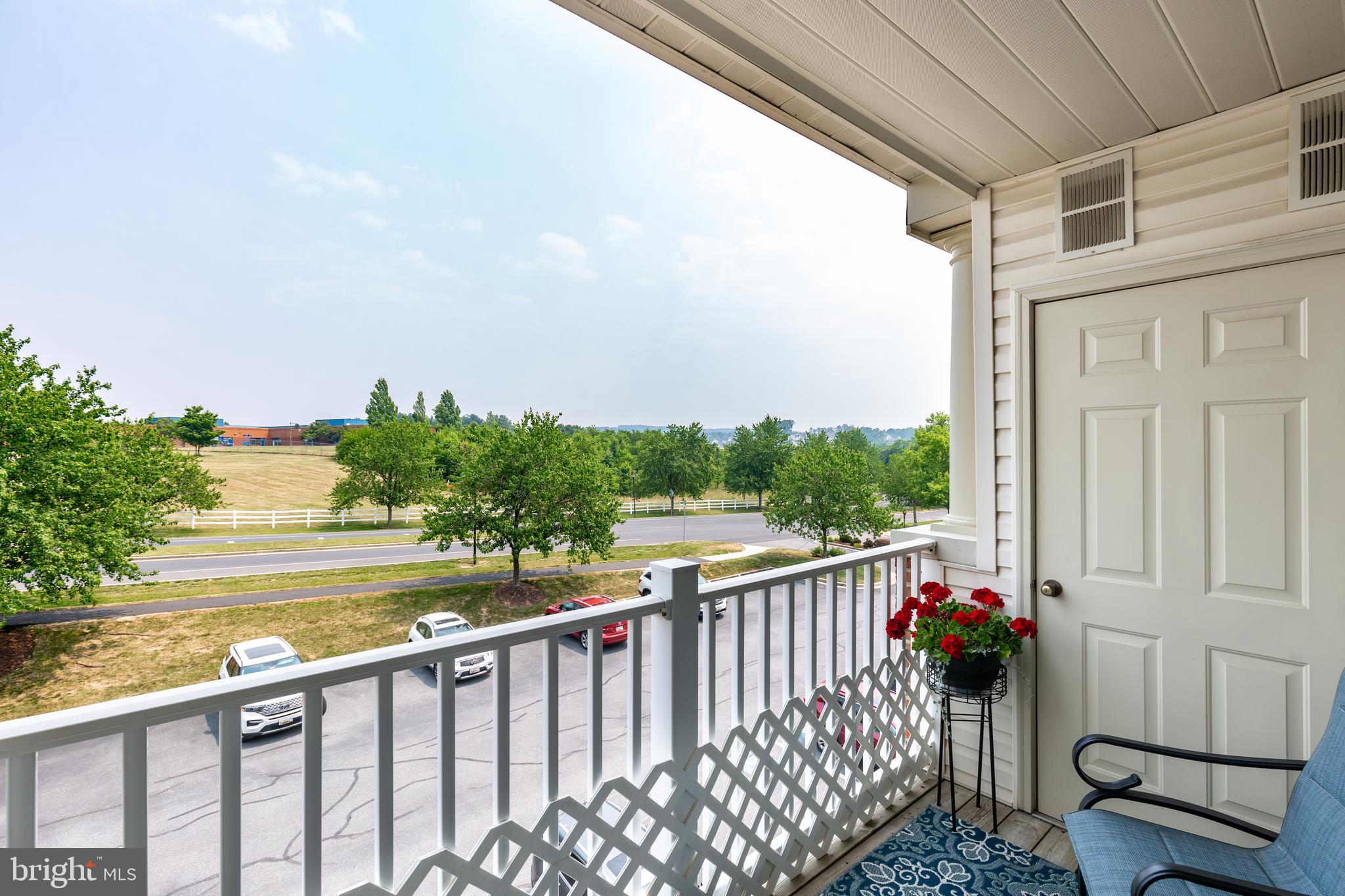 HAMPTON COURT - Residential