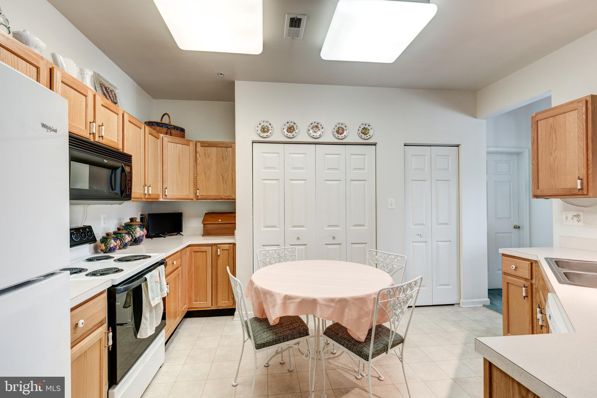 HAMPTON COURT - Residential