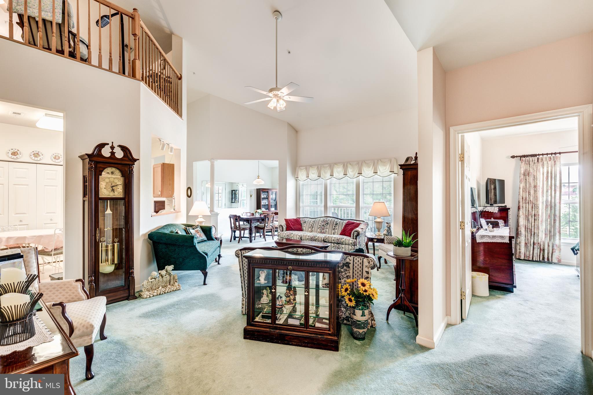 HAMPTON COURT - Residential