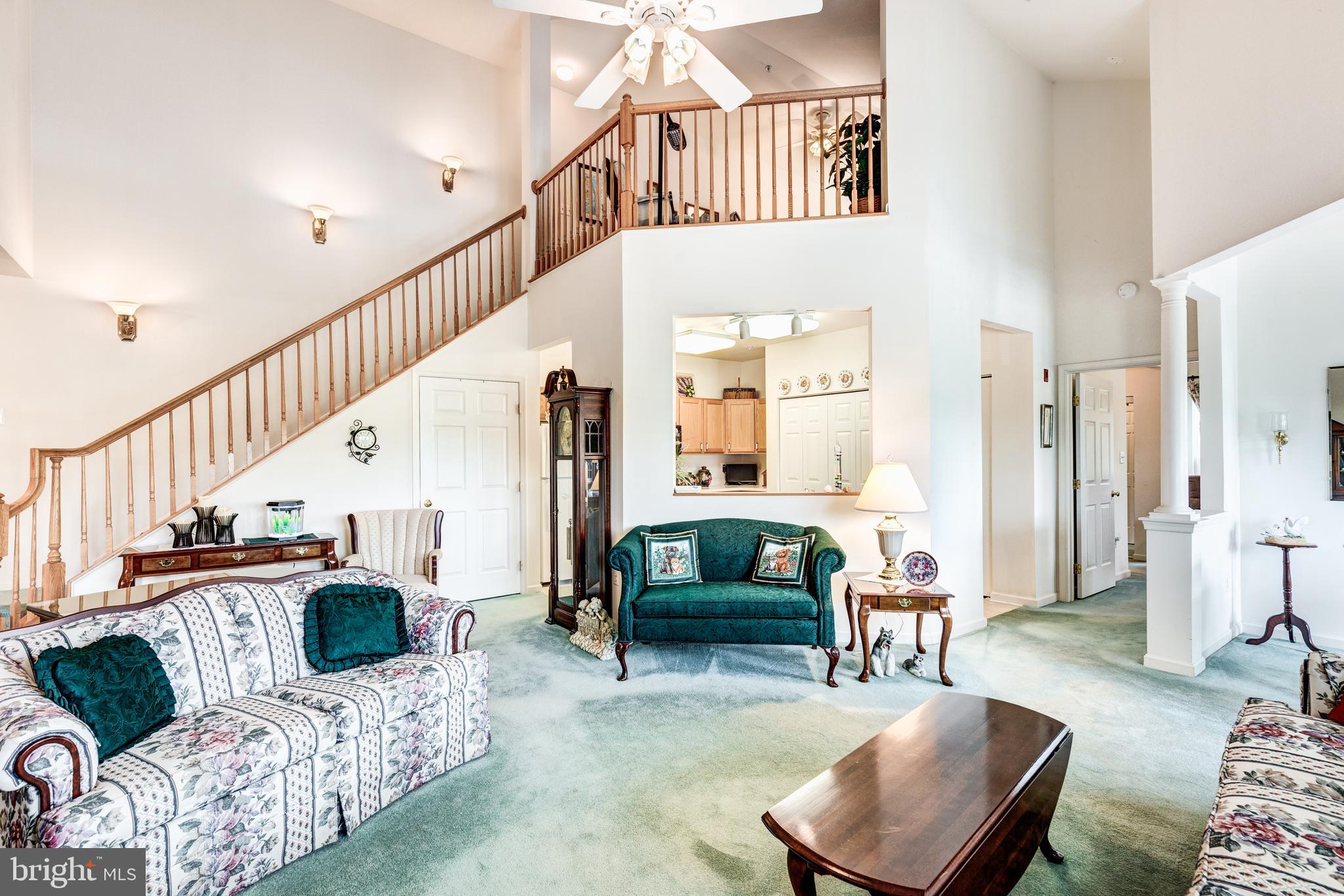 HAMPTON COURT - Residential